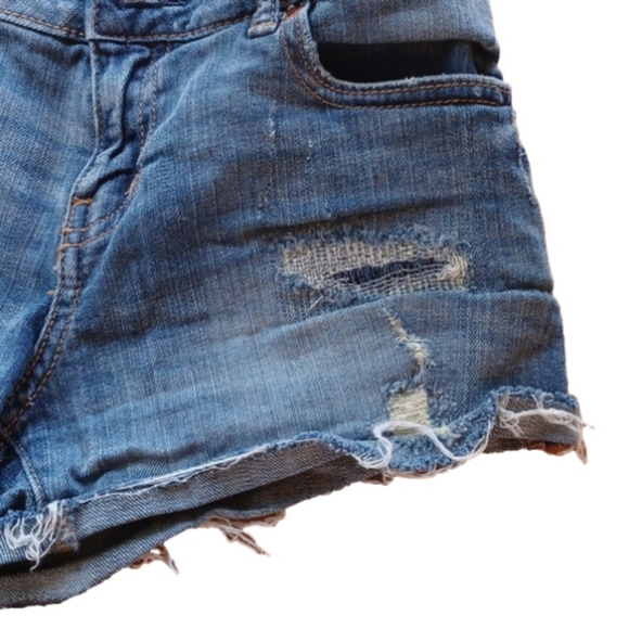 AEROPOSTLE distressed Shorty shorts .  Size 6. Med wash. Great used condition. - Picture 5 of 9